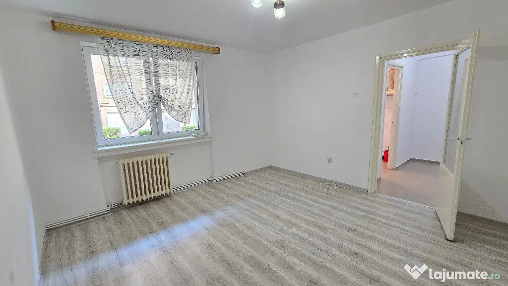 Vand apartament 2 camere in Deva, zona I. Traian, parter,