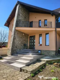 Casa cu etaj in zona Pensiunii Bianca