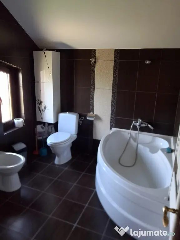 Casa cu etaj in zona Pensiunii Bianca