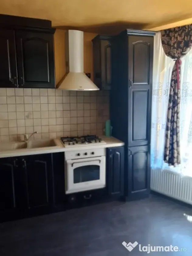 Casa cu etaj in zona Pensiunii Bianca