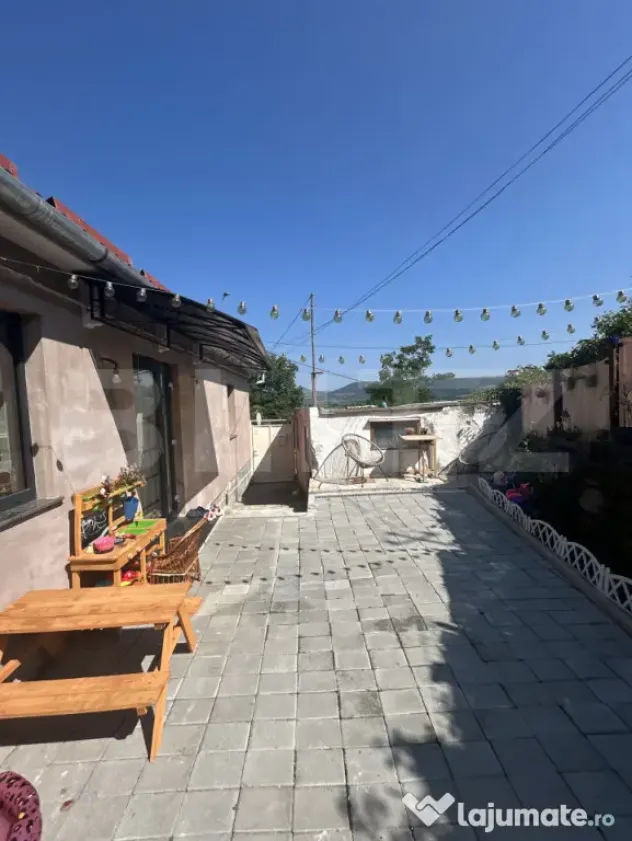 Casă complet renovată, mobilată și utilată – Zon?