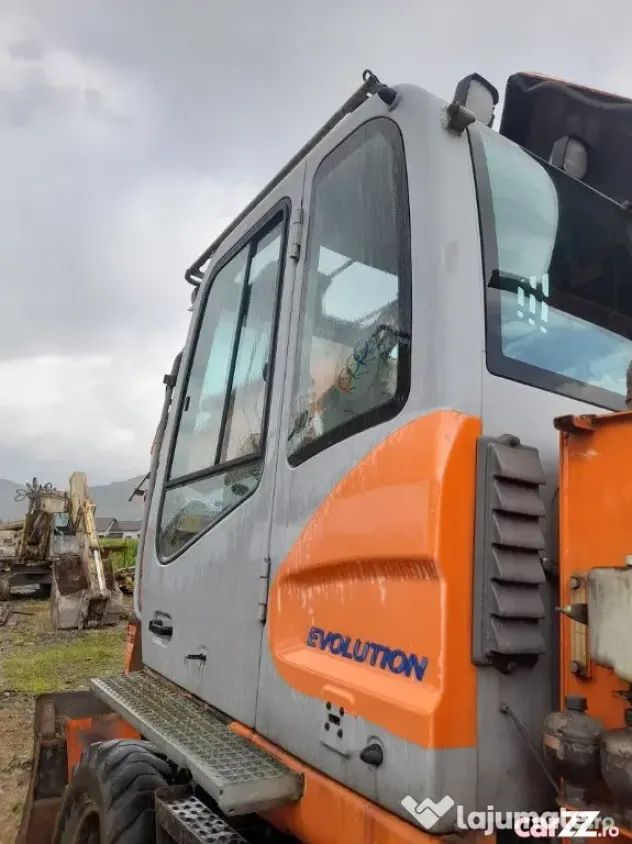 Cabina excavator pe roti Fiat Kobelco E175W