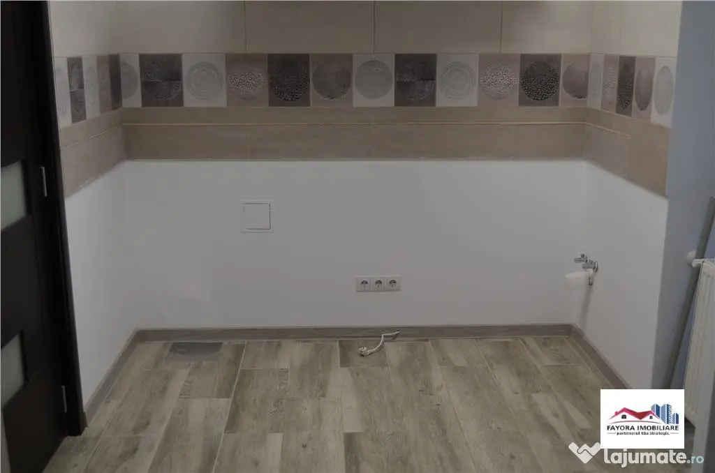 Apartament Bloc Nou 3 Camere 2 Bai si Parcare Privata de Zo
