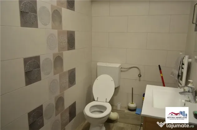 Apartament Bloc Nou 3 Camere 2 Bai si Parcare Privata de Zo