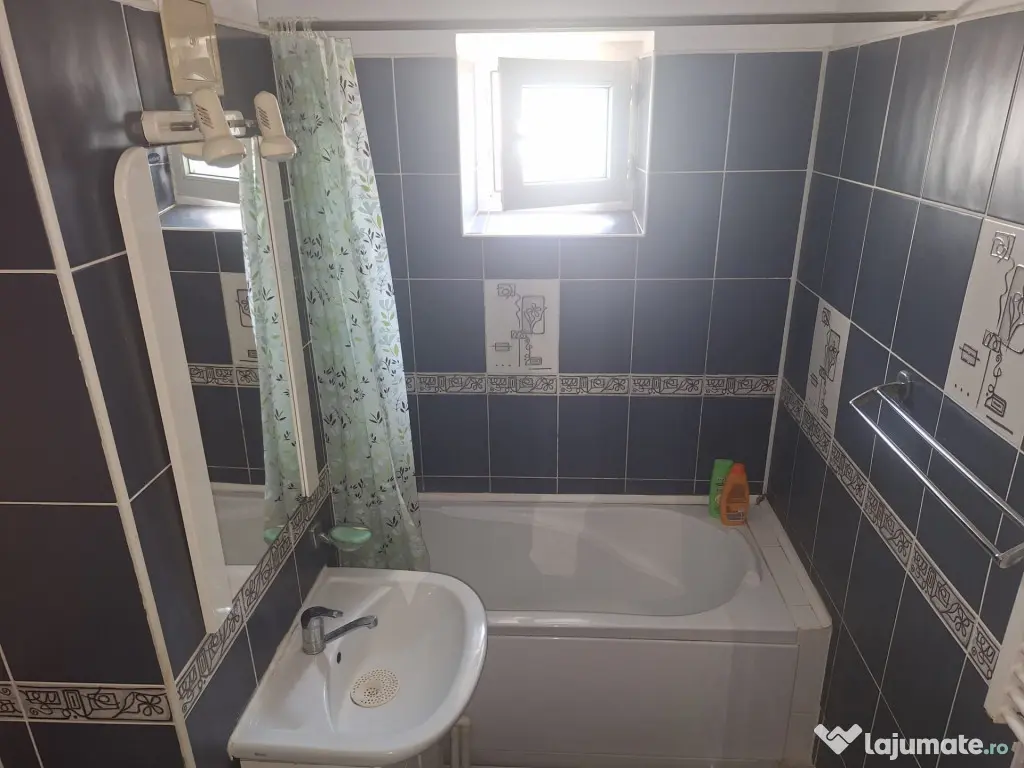- Apartament 3 camere Calarasi 4, etaj 3. Suprafata 72mp.