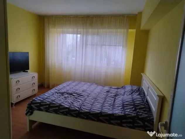 - Apartament 3 camere Calarasi 4, etaj 3. Suprafata 72mp.