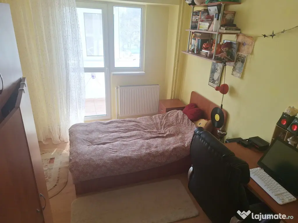 - Apartament 3 camere Calarasi 4, etaj 3. Suprafata 72mp.
