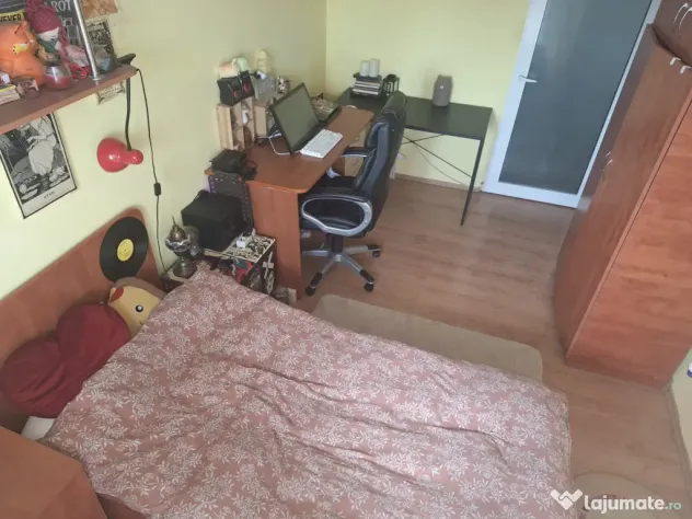 - Apartament 3 camere Calarasi 4, etaj 3. Suprafata 72mp.