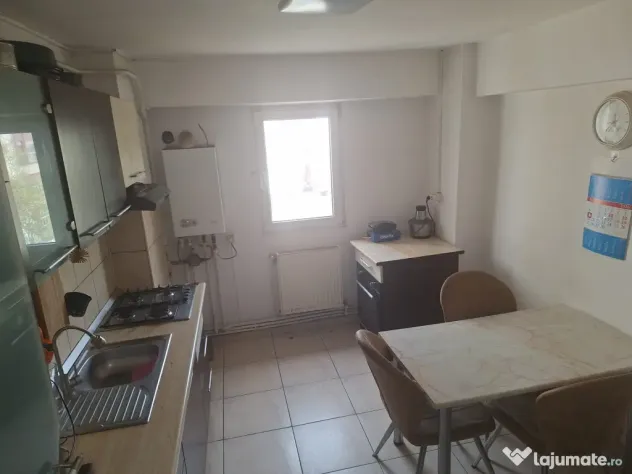 - Apartament 3 camere Calarasi 4, etaj 3. Suprafata 72mp.