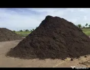 Pamant negru, compost, utilaje