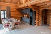 Caban#259; din Bu#537;teni de V#226;nzare #238;n Bucovina |