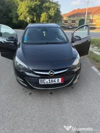 Vând Opel Astra J 