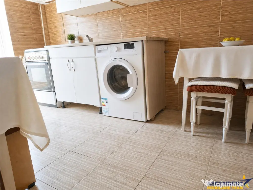 Drumul Poienii .LIvada Postei: 3 camere decomandate,2 balcoa
