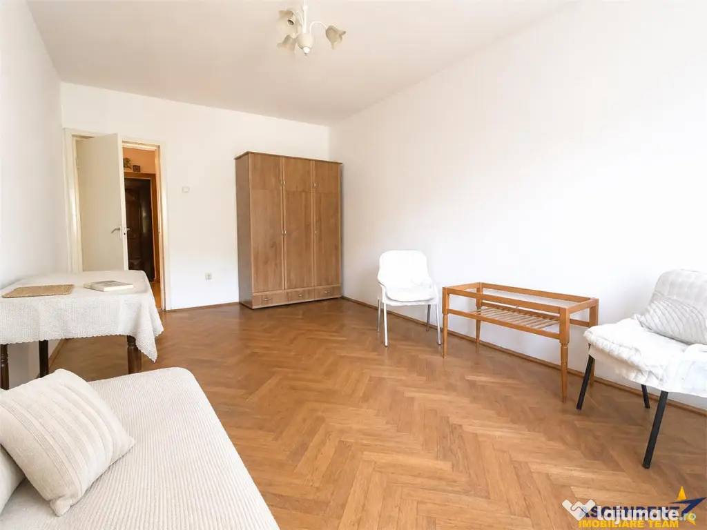 Drumul Poienii .LIvada Postei: 3 camere decomandate,2 balcoa