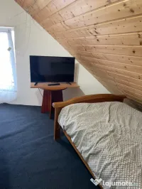 Închiriez cameră, bucătărie și baie la casă