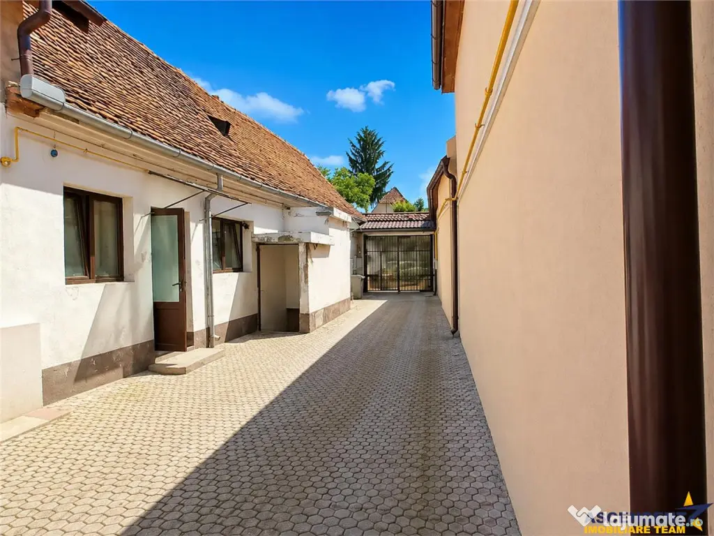 Casa cu 4 camere, garaj, pivnita boltita si potential, Braso