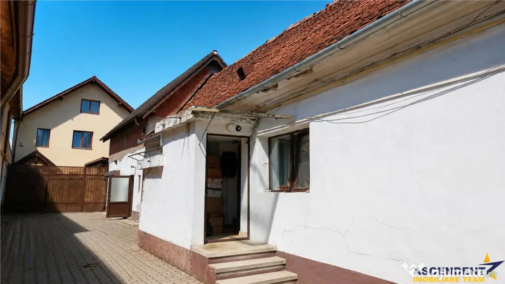 Casa cu 4 camere, garaj, pivnita boltita si potential, Braso