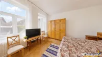 Corp de casa cu 2 imobile, intrari separate, pod si beci gen 