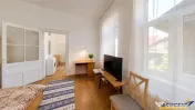 Corp de casa cu 2 imobile, intrari separate, pod si beci gen 