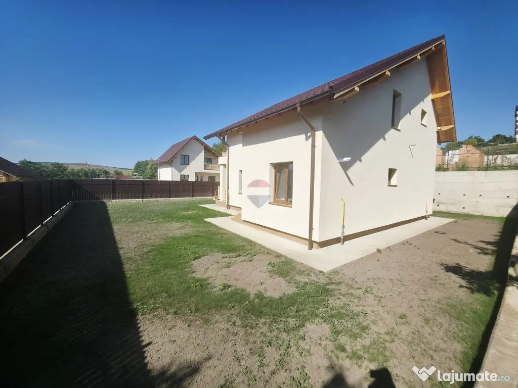 Casă / Vilă cu 4 camere de închiriat în zona Calea Ro...