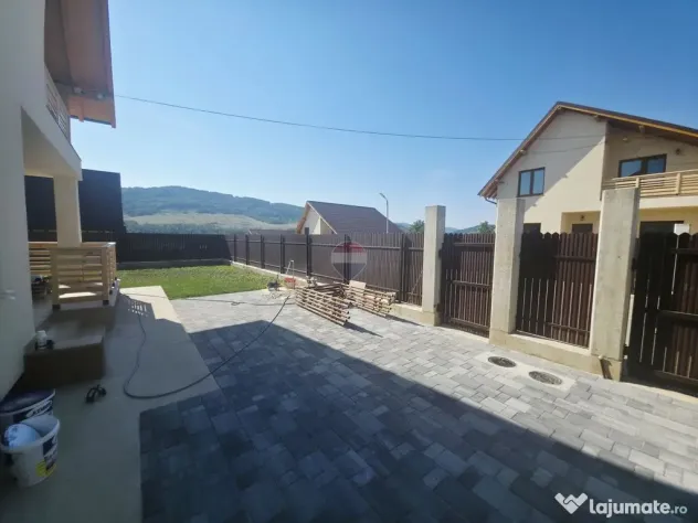 Casă / Vilă cu 4 camere de închiriat în zona Calea Ro...