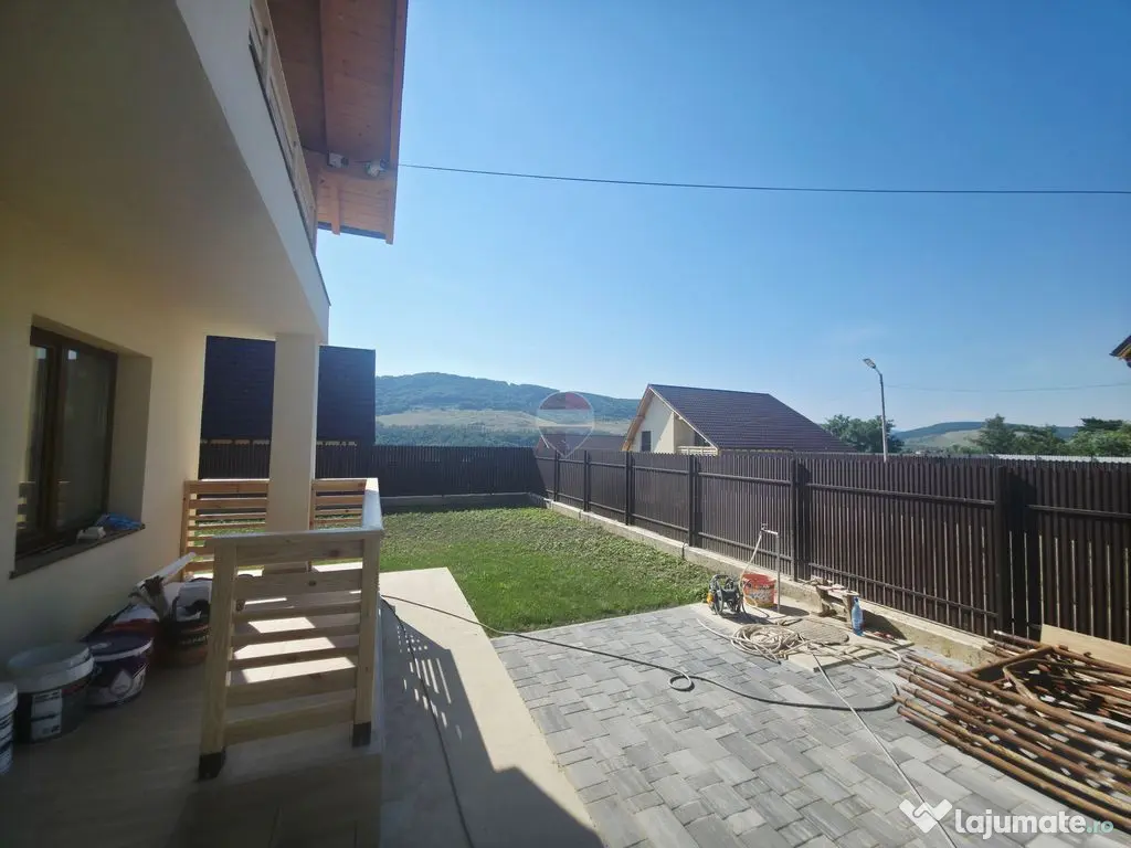 Casă / Vilă cu 4 camere de închiriat în zona Calea Ro...