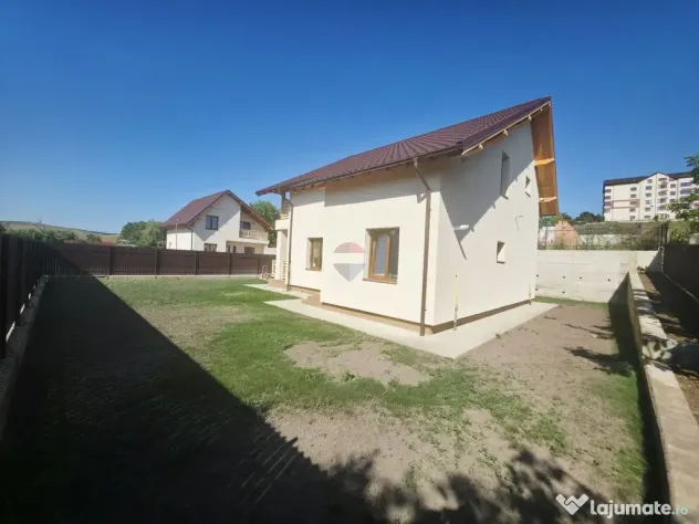 Casă / Vilă cu 4 camere de închiriat în zona Calea Ro...