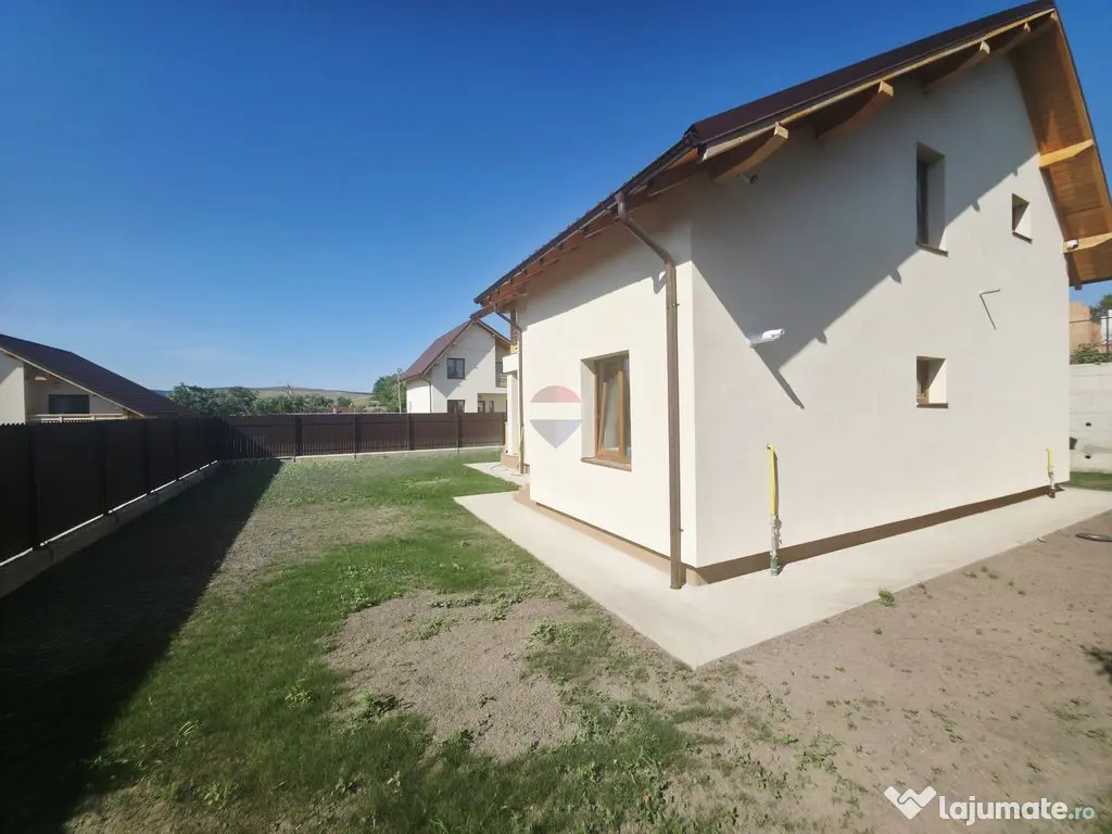 Casă / Vilă cu 4 camere de închiriat în zona Calea Ro...