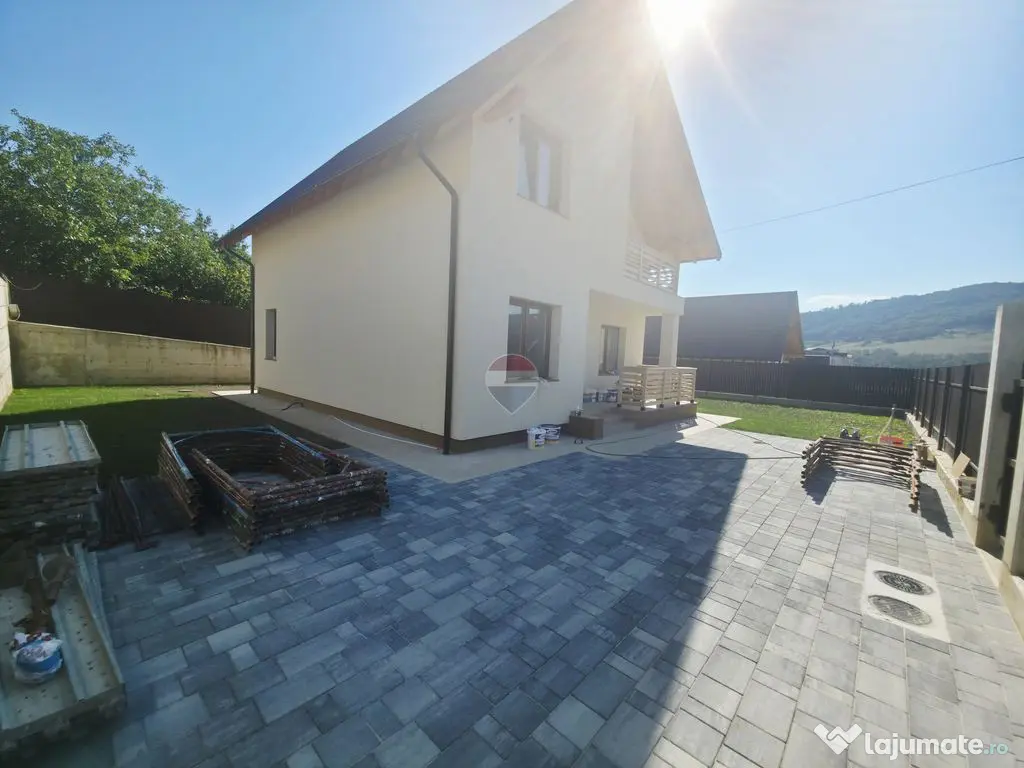 Casă / Vilă cu 4 camere de închiriat în zona Calea Ro...