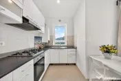 Studio modern | Kasper Coresi | Parcare & boxă 