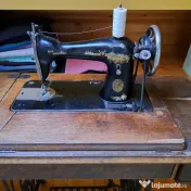 Vând mașină de cusut foarte veche-Singer 