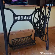 Vând mașină de cusut foarte veche-Singer 
