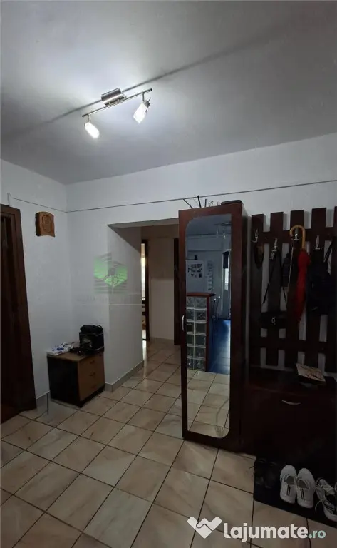 Apartament 3 camere Scriitorilor decomandat, etaj intermedia