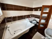 Apartament 4 camere, 100 mp, 3 dormitoare, 2 băi, 2 parcăr 