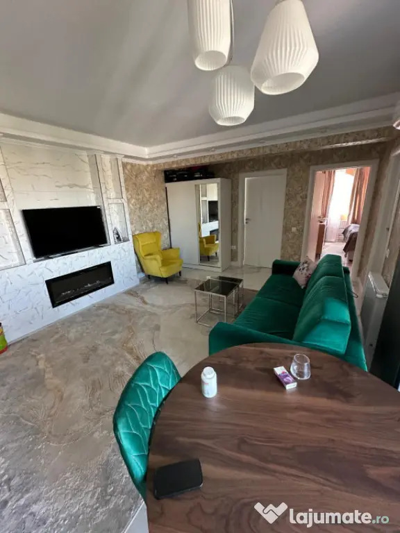 Apartament de vanzare , semidecomandat 56 mp ,3 camere zona