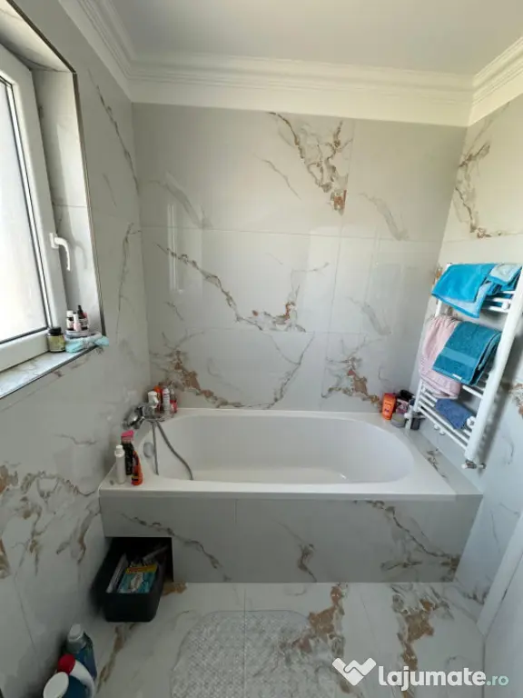 Apartament de vanzare , semidecomandat 56 mp ,3 camere zona