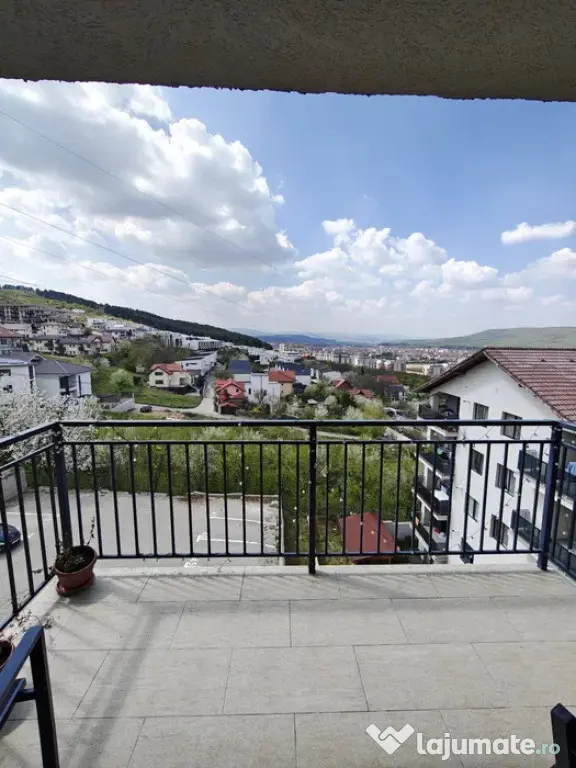 Apartament de vanzare , semidecomandat 56 mp ,3 camere zona