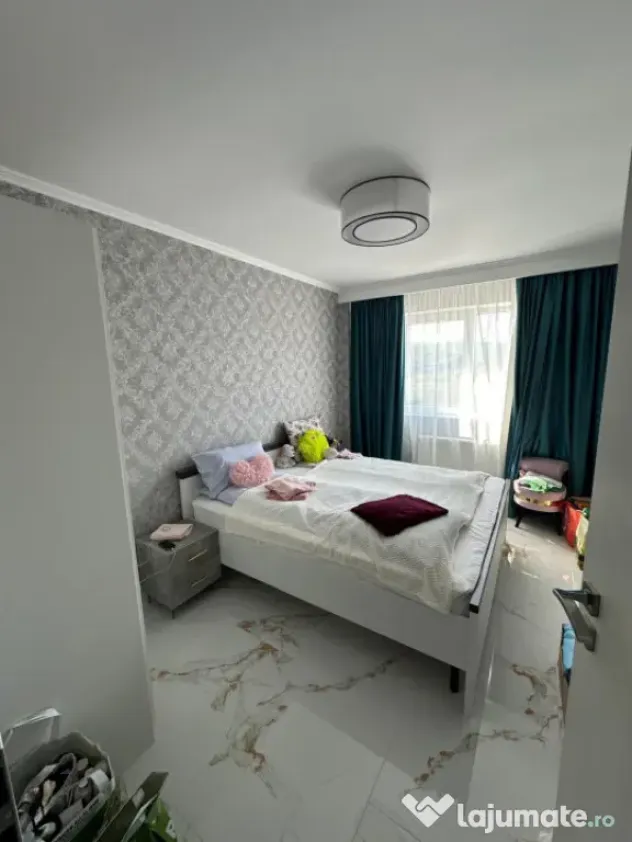 Apartament de vanzare , semidecomandat 56 mp ,3 camere zona