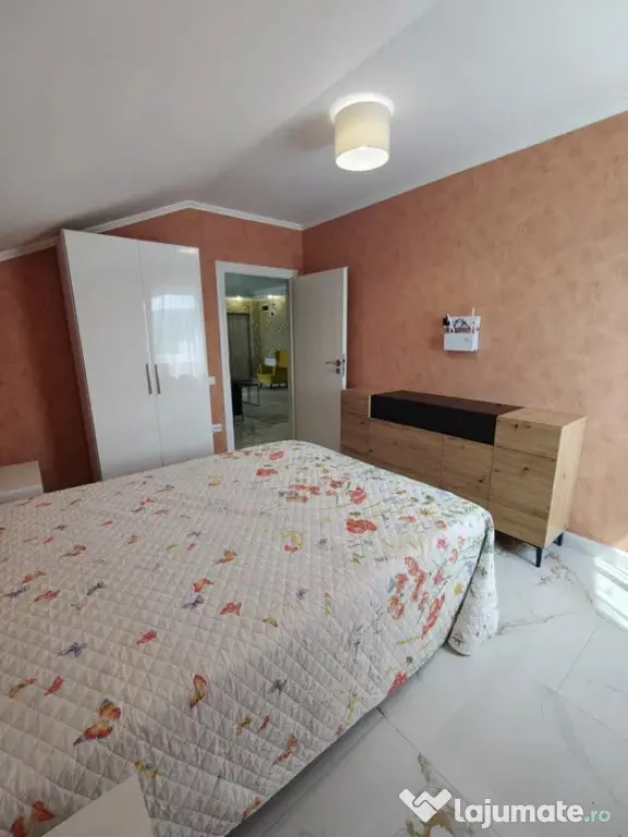 Apartament de vanzare , semidecomandat 56 mp ,3 camere zona