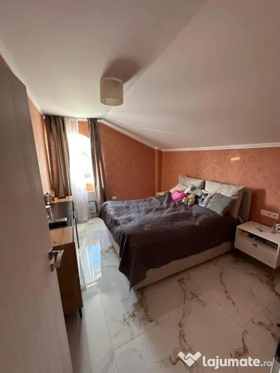 Apartament de vanzare , semidecomandat 56 mp ,3 camere zona