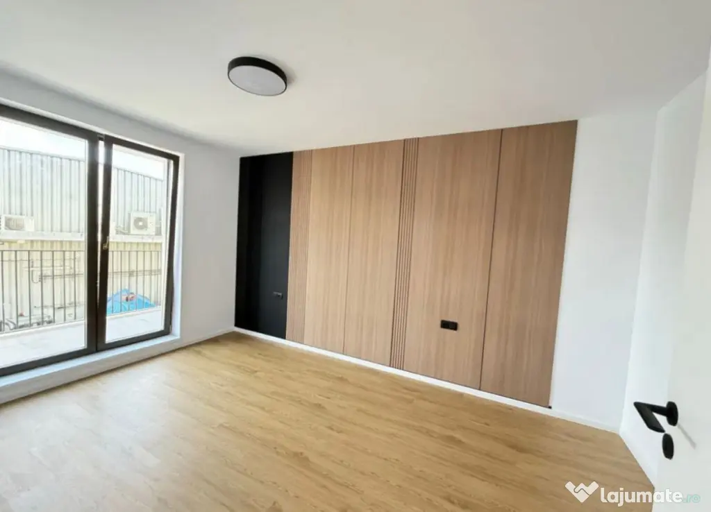 Apartament de vanzare semidecomandat ,2 camere 53mp , zona E