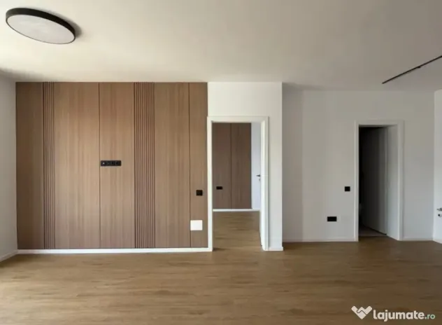 Apartament de vanzare semidecomandat ,2 camere 53mp , zona E