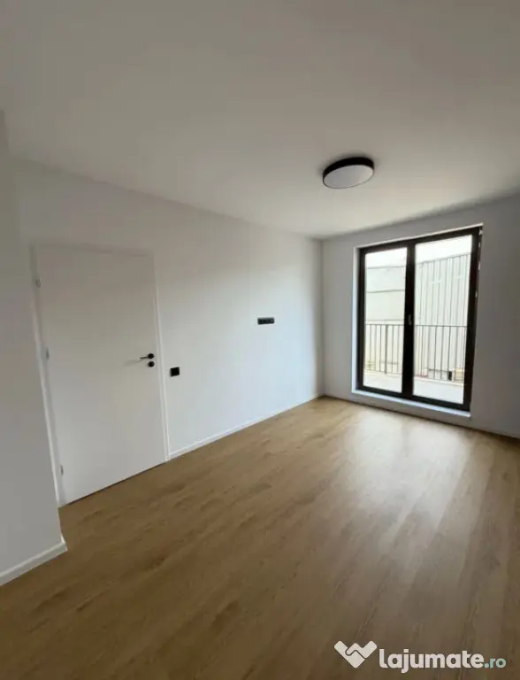 Apartament de vanzare semidecomandat ,2 camere 53mp , zona E