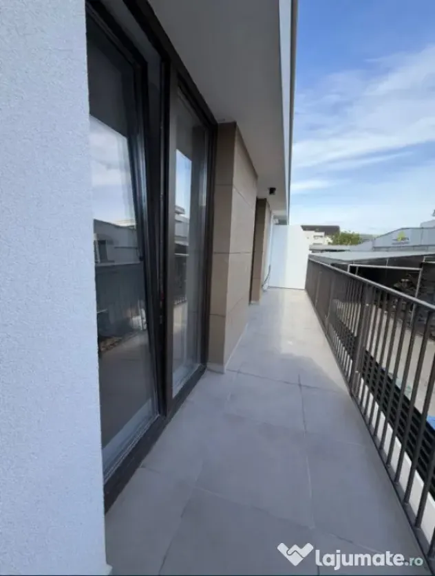 Apartament de vanzare semidecomandat ,2 camere 53mp , zona E
