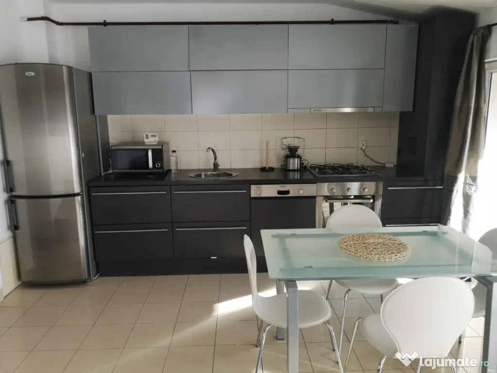 Apartament 2 camere, 3 balcoane + parcare, Eroilor - Ocupabi