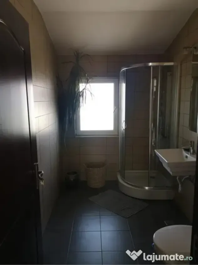 Apartament 2 camere, 3 balcoane + parcare, Eroilor - Ocupabi