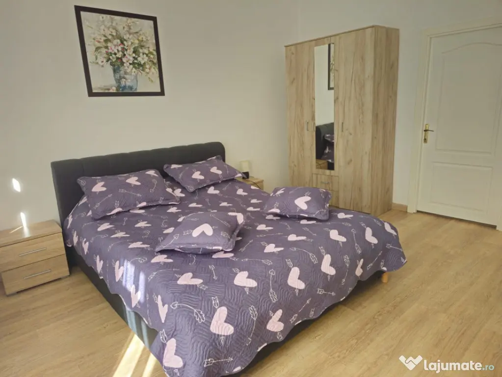 Apartament cu 2 camere, 55mp, la curte comuna, in zona Centr