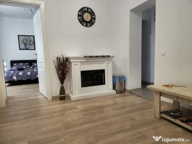 Apartament cu 2 camere, 55mp, la curte comuna, in zona Centr