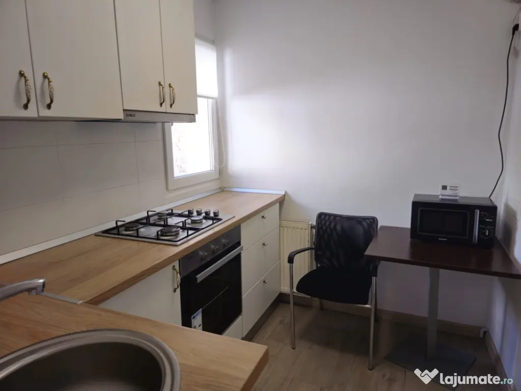 Apartament cu 2 camere, 55mp, la curte comuna, in zona Centr