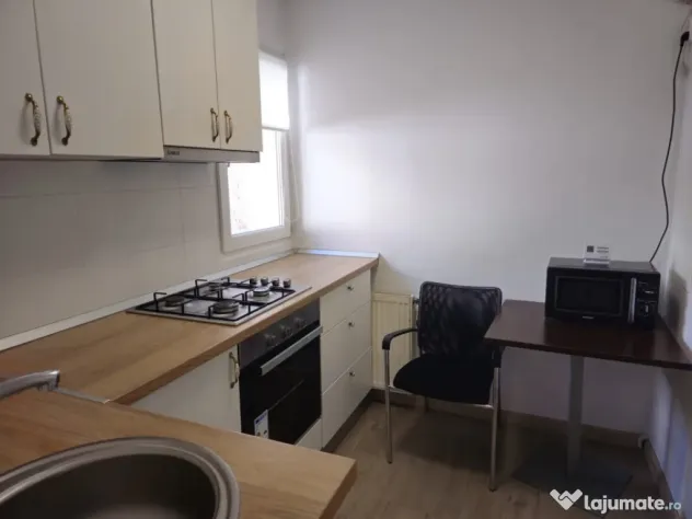 Apartament cu 2 camere, 55mp, la curte comuna, in zona Centr